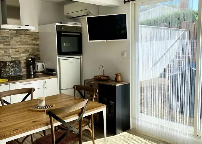 Apartament Les Perlieres - - T1 Decore Avec Soin, Pour 2 Personnes Mae-3194 *